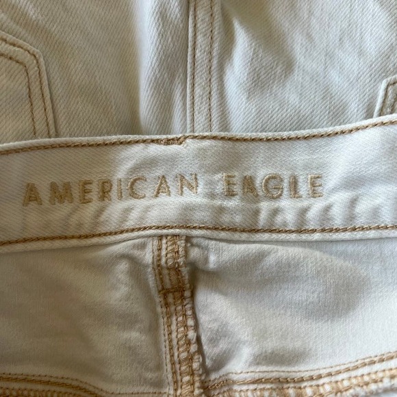 American Eagle Distressed White 90s Boyfriend Shorts Size 8 - Picture 10 of 13